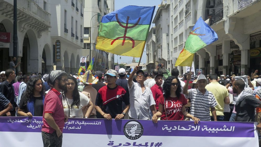 Foto: Decenas de miles de personas se manifestaron en Rabat de forma pacífica en solidaridad con las protestas que desde hace siete meses sacuden la región del Rif (norte de Marruecos). (EFE)
